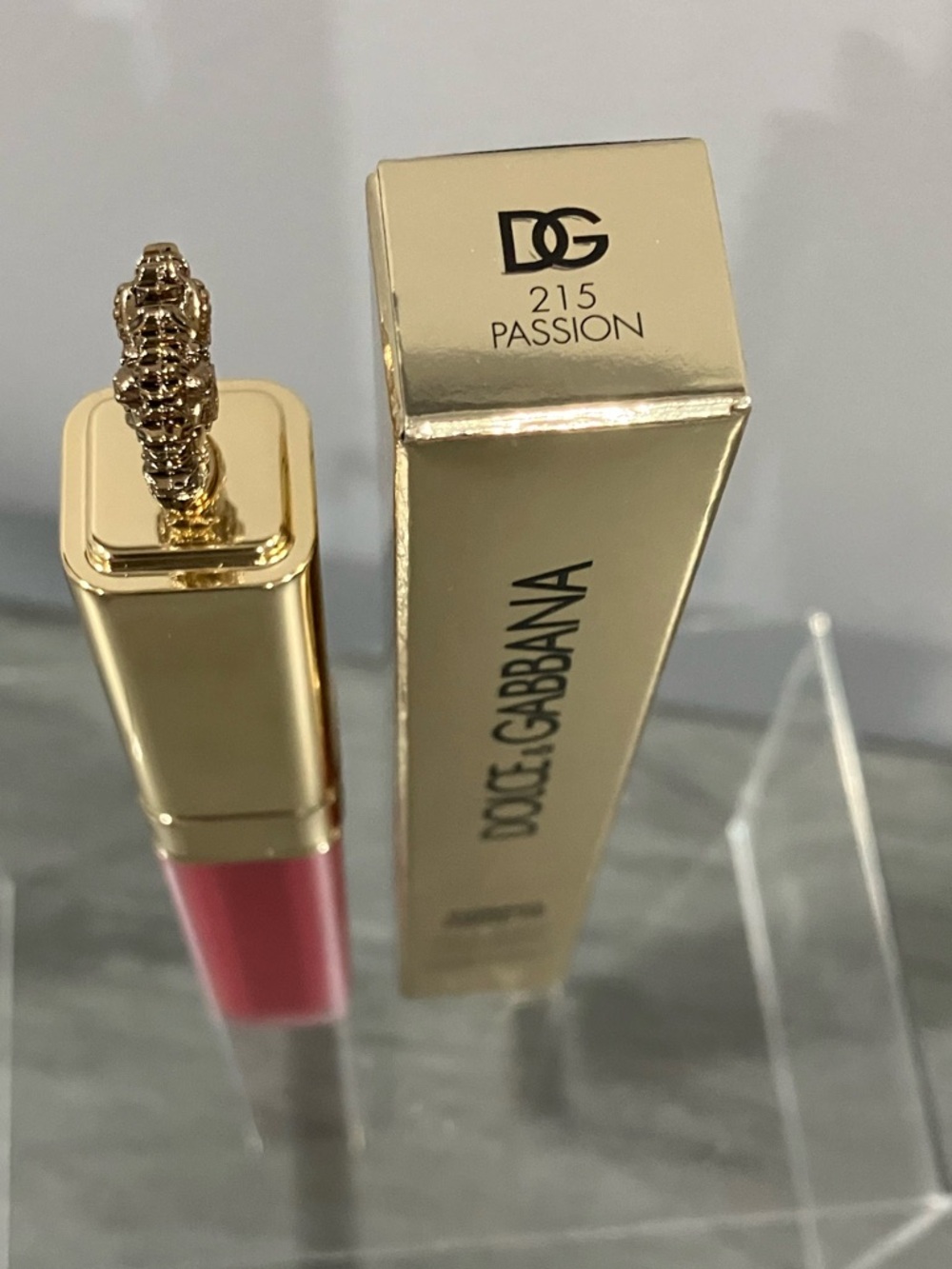 Dolce & Gabbana Everkiss Liquid Lipstick in 215 ‘Passion’ - Picture 5 of 5